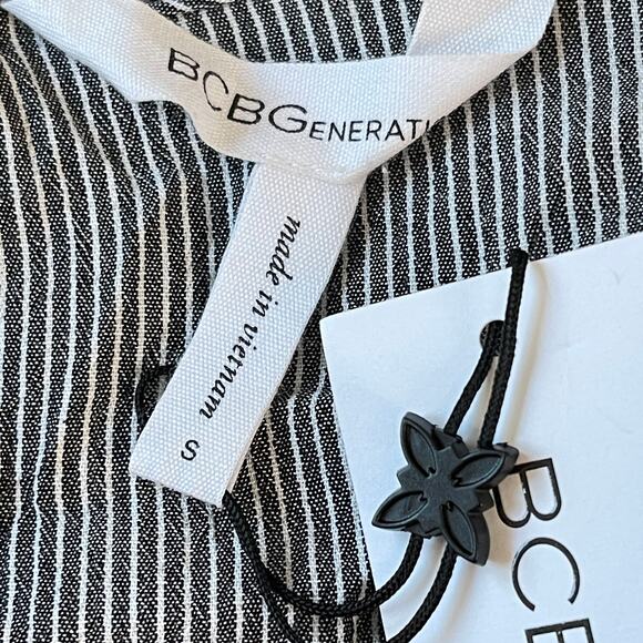 BCBG Black Strip Flutter Sleeve Shift Dress Small new - Picture 6 of 7